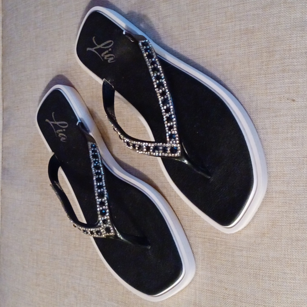 Lia Sophia Embellished Square Toe Flip Flop ** SZ 8